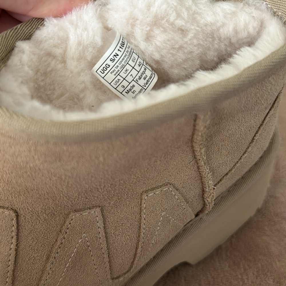 UGG® Ultra Mini New Heights Sunwave Color:
Mustard Seed (Women's) SZ 9 $179! - Picture 9 of 9